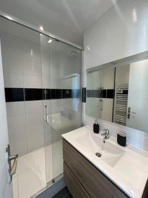 Apartment L'alberto-appartement Centre Beziers- Wifi -balcon -clim *